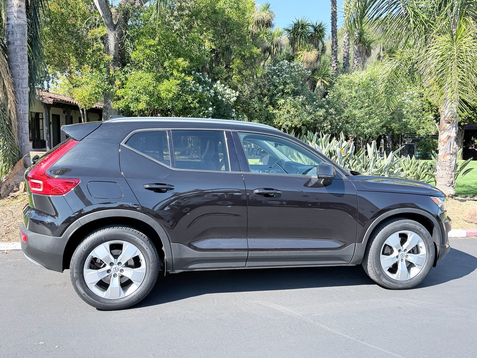 Used 2020 Volvo XC40 T4 Momentum FWD image 6