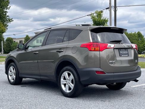 Used 2014 Toyota RAV4 XLE AWD/4WD image 5