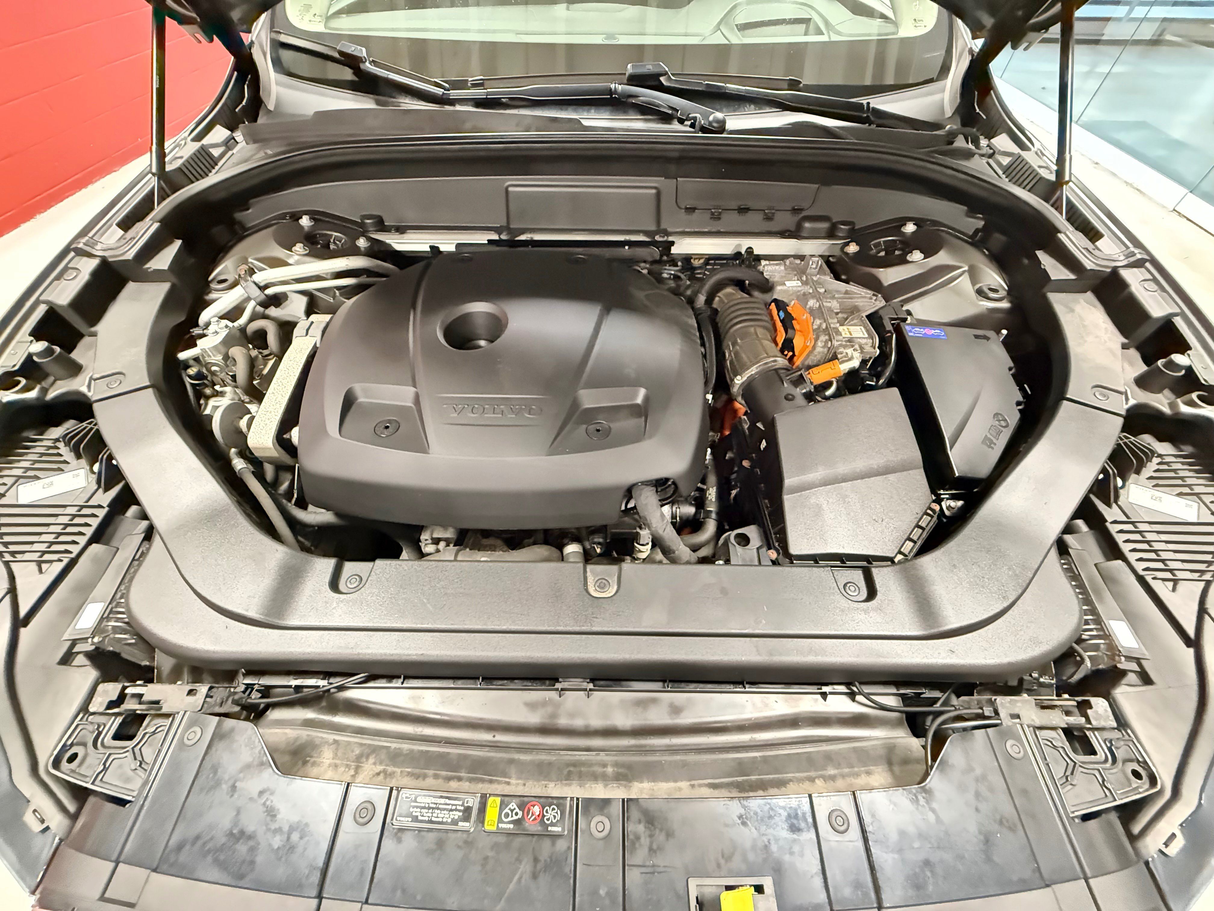 Used 2020 Volvo XC60 T8 Inscription AWD/4WD image 15