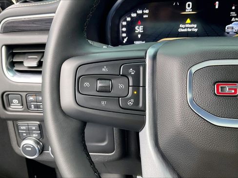 Used 2024 GMC Yukon SLT w/ SLT Luxury Package image 20