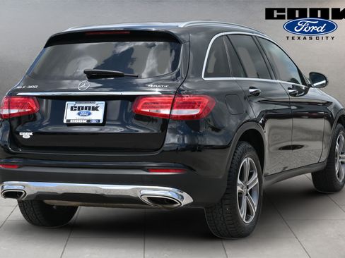 Used 2019 Mercedes-Benz GLC 300 4MATIC image 3