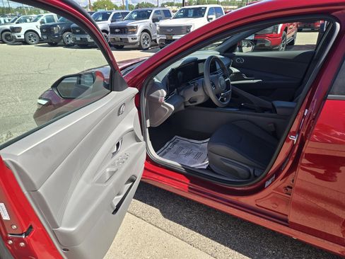 Used 2024 Hyundai Elantra SEL image 10