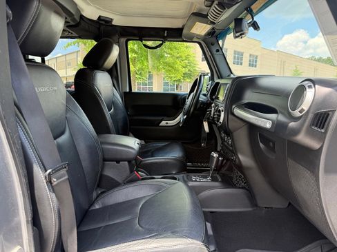 Used 2014 Jeep Wrangler Unlimited Rubicon w/ Dual Top Group AWD/4WD image 32
