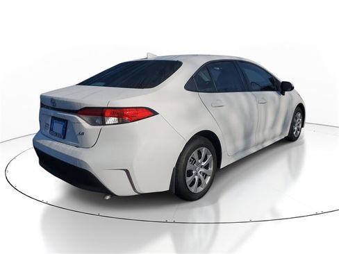 Used 2025 Toyota Corolla LE image 6