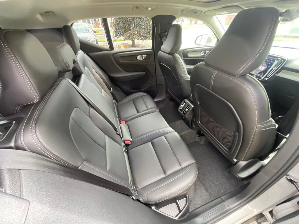 Used 2025 Volvo XC40 B5 Plus AWD/4WD image 14