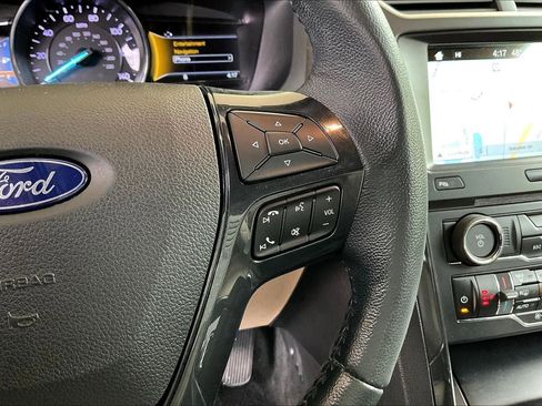 Used 2018 Ford Explorer XLT AWD/4WD image 12