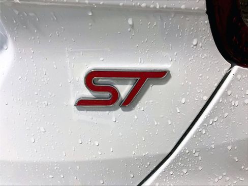 Used 2018 Ford Focus ST image 29