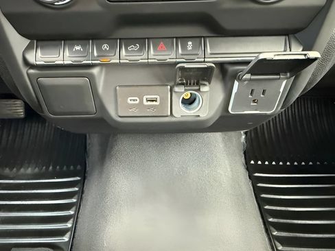 Used 2024 Chevrolet Silverado 1500 Custom AWD/4WD image 21