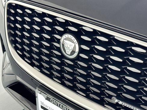 Used 2025 Jaguar F-PACE R-Dynamic S image 12