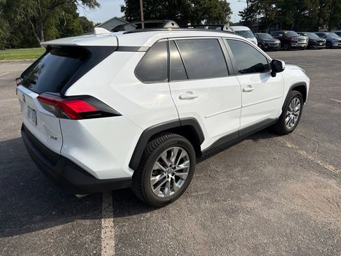 Used 2020 Toyota RAV4 XLE Premium FWD image 11