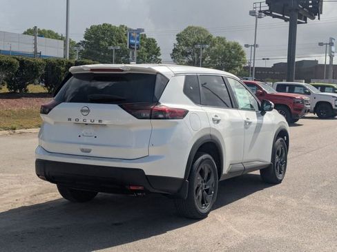 New 2026 Nissan Rogue SV FWD image 3