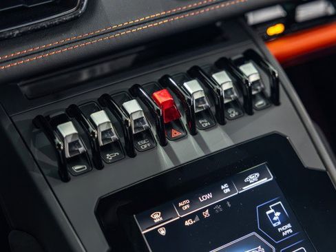 Used 2022 Lamborghini Huracan EVO RWD image 42