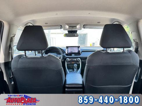 Used 2025 Toyota RAV4 XLE AWD/4WD image 43