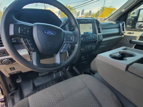 Used 2017 Ford F350 XLT w/ XLT Premium Package AWD/4WD image 11