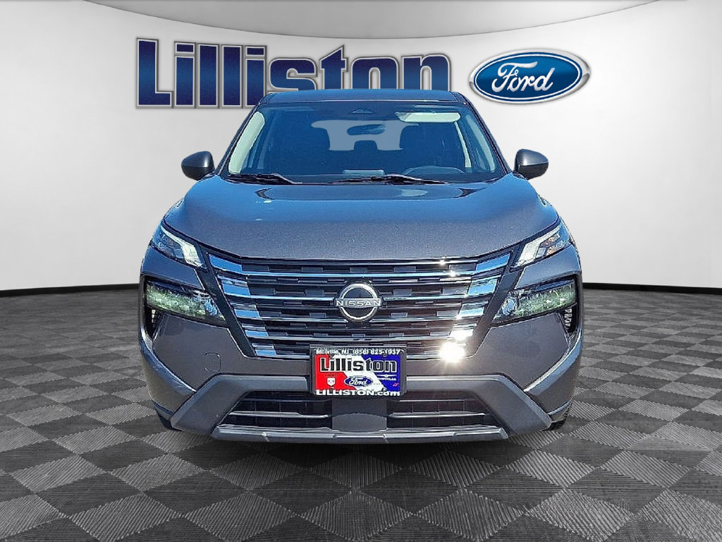 Used 2024 Nissan Rogue S AWD/4WD image 2
