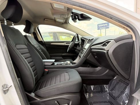 Used 2019 Ford Fusion SE FWD image 19