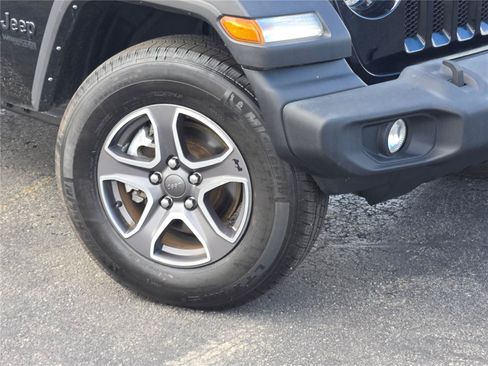 Used 2022 Jeep Wrangler Unlimited Sport AWD/4WD image 3