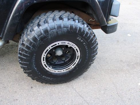 Used 2006 Jeep Wrangler X w/ Jeep 65th Anniversary Edition image 30