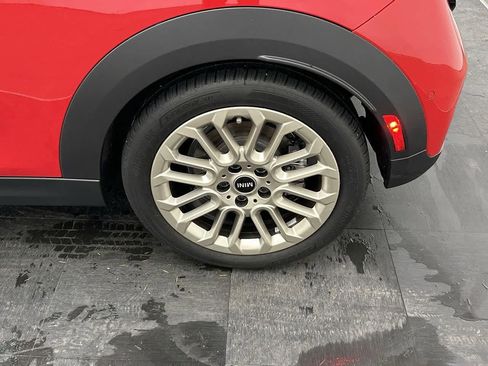 Certified 2025 MINI Cooper 2-Door Hardtop image 25