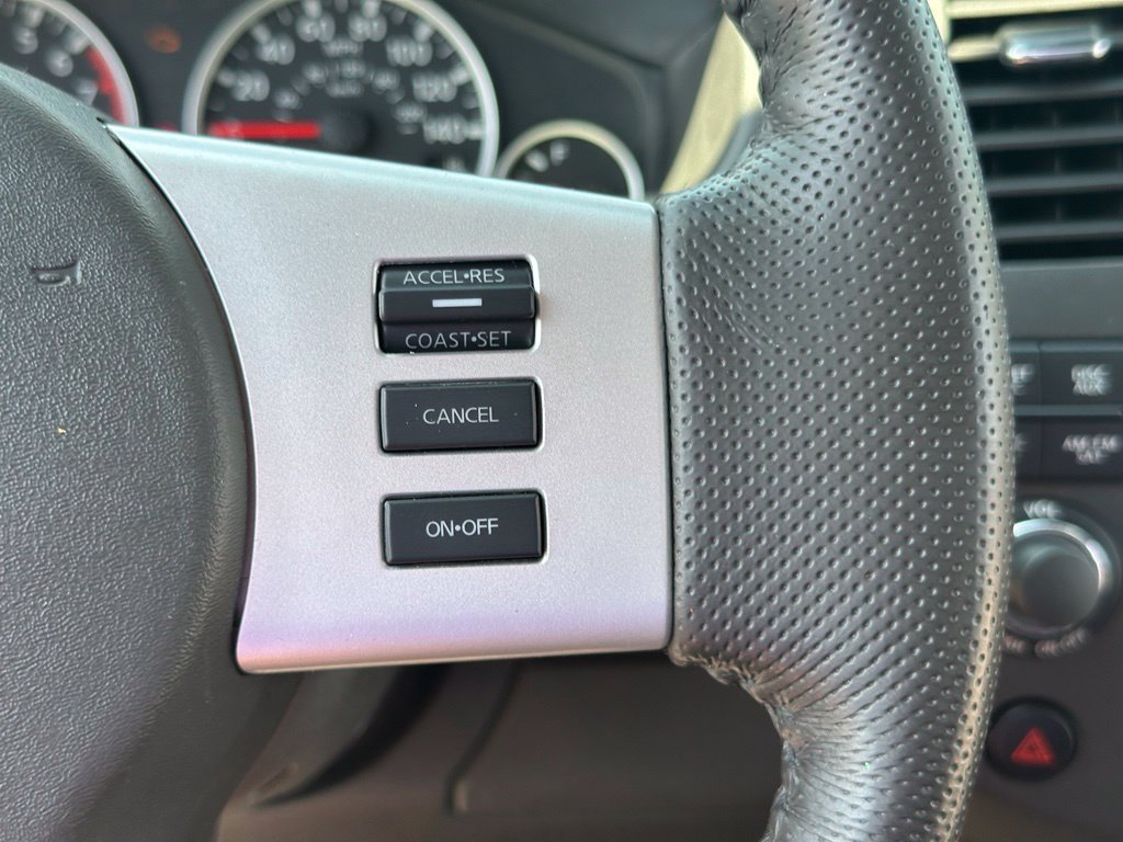 Used 2012 Nissan Pathfinder LE RWD image 32