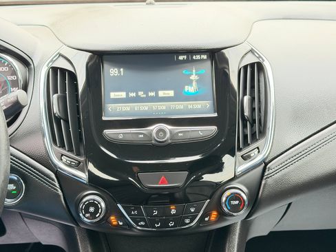 Used 2017 Chevrolet Cruze Premier image 23