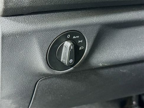 Used 2019 Volkswagen Jetta SEL image 10