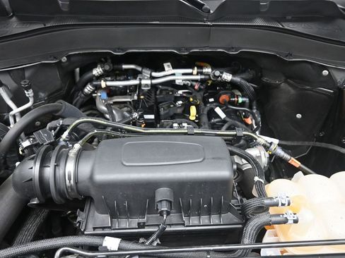 Used 2023 Ford Explorer XLT w/ Equipment Group 202A RWD image 31