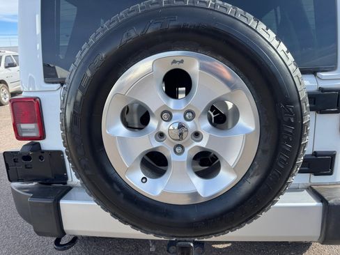 Used 2015 Jeep Wrangler Unlimited Sahara w/ Max Tow Package AWD/4WD image 28