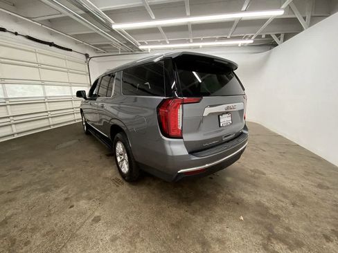 Used 2021 GMC Yukon XL SLT w/ SLT Luxury Plus Package image 4