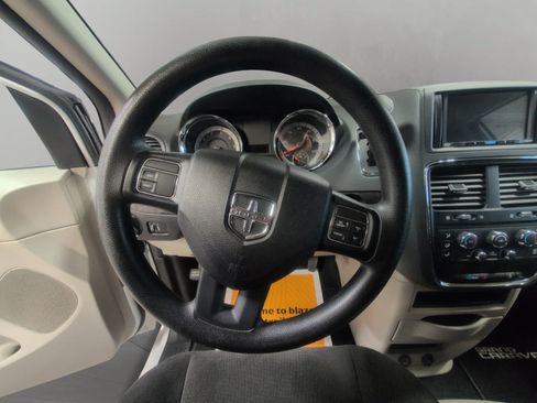 Used 2016 Dodge Grand Caravan SE w/ Quick Order Package 29E SE FWD image 12
