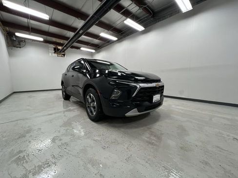 Certified 2025 Chevrolet Blazer LT image 2
