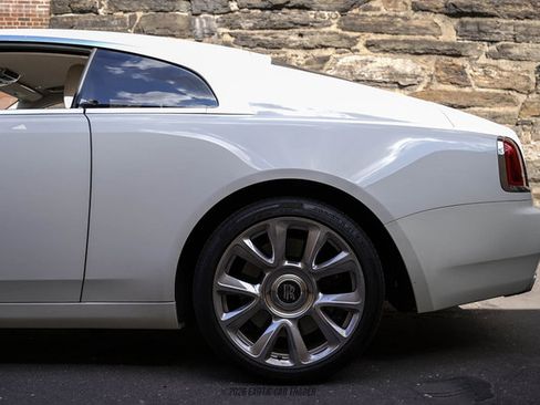 Used 2017 Rolls-Royce Wraith RWD image 5