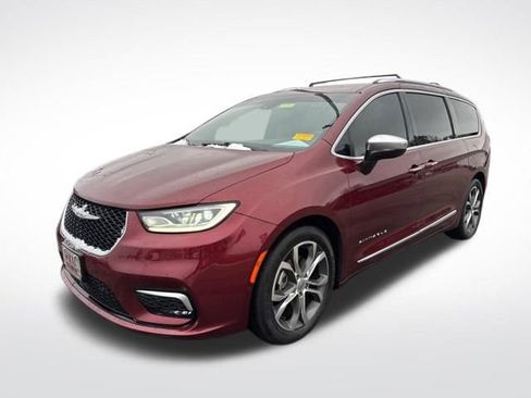 Used 2023 Chrysler Pacifica Pinnacle image 1