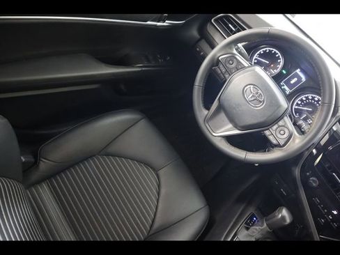 Used 2024 Toyota Camry SE image 21