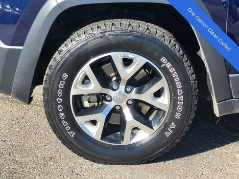 Used 2015 Jeep Cherokee Trailhawk w/ Comfort/Convenience Group AWD/4WD image 9