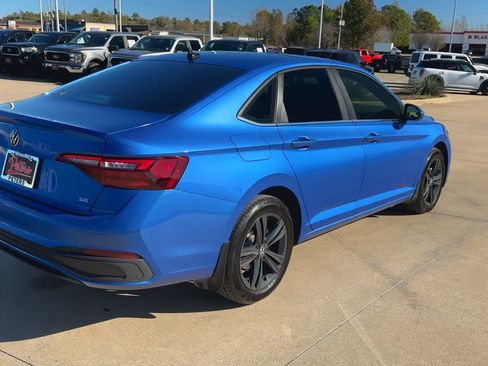 Used 2024 Volkswagen Jetta SE image 9