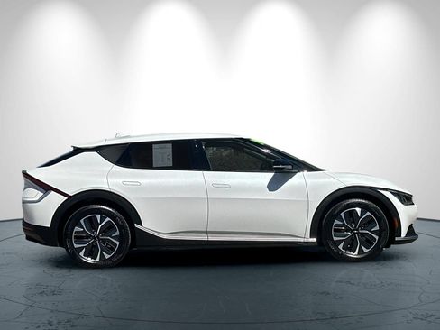 Used 2024 Kia EV6 Light RWD image 3