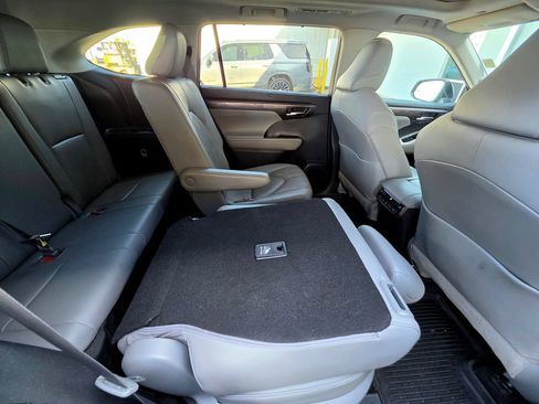 Used 2021 Toyota Highlander Platinum AWD/4WD image 61