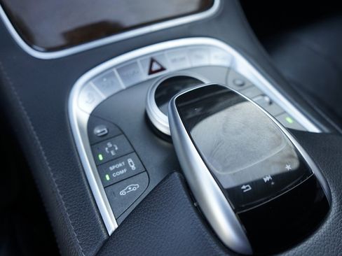 Used 2017 Mercedes-Benz S 550 Sedan image 22