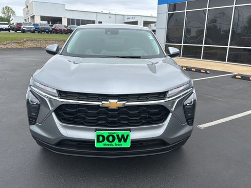 Used 2025 Chevrolet Trax LS w/ LS Convenience Package image 6