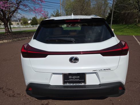 New 2026 Lexus UX 300h AWD image 3