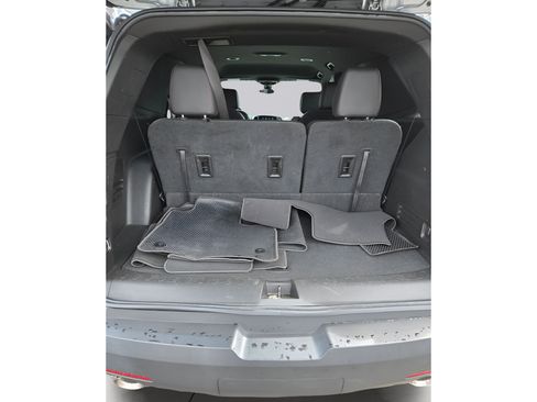 Used 2023 Chevrolet Traverse RS FWD image 10