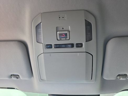 Used 2020 Toyota Highlander L FWD image 28