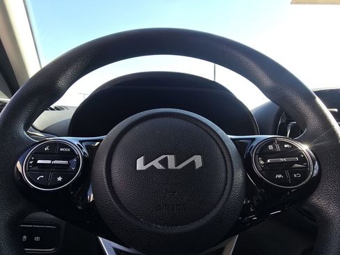 Used 2023 Kia Soul S FWD image 27