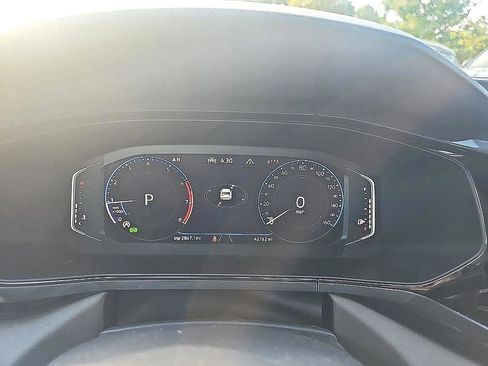 Used 2022 Volkswagen Taos SEL image 17