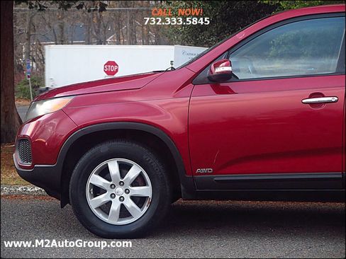 Used 2011 Kia Sorento LX image 19
