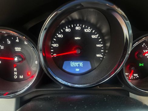 Used 2010 Cadillac CTS Luxury RWD image 2
