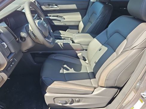 New 2026 Nissan Pathfinder SL FWD image 6