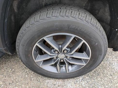 Used 2017 Jeep Grand Cherokee Limited image 18