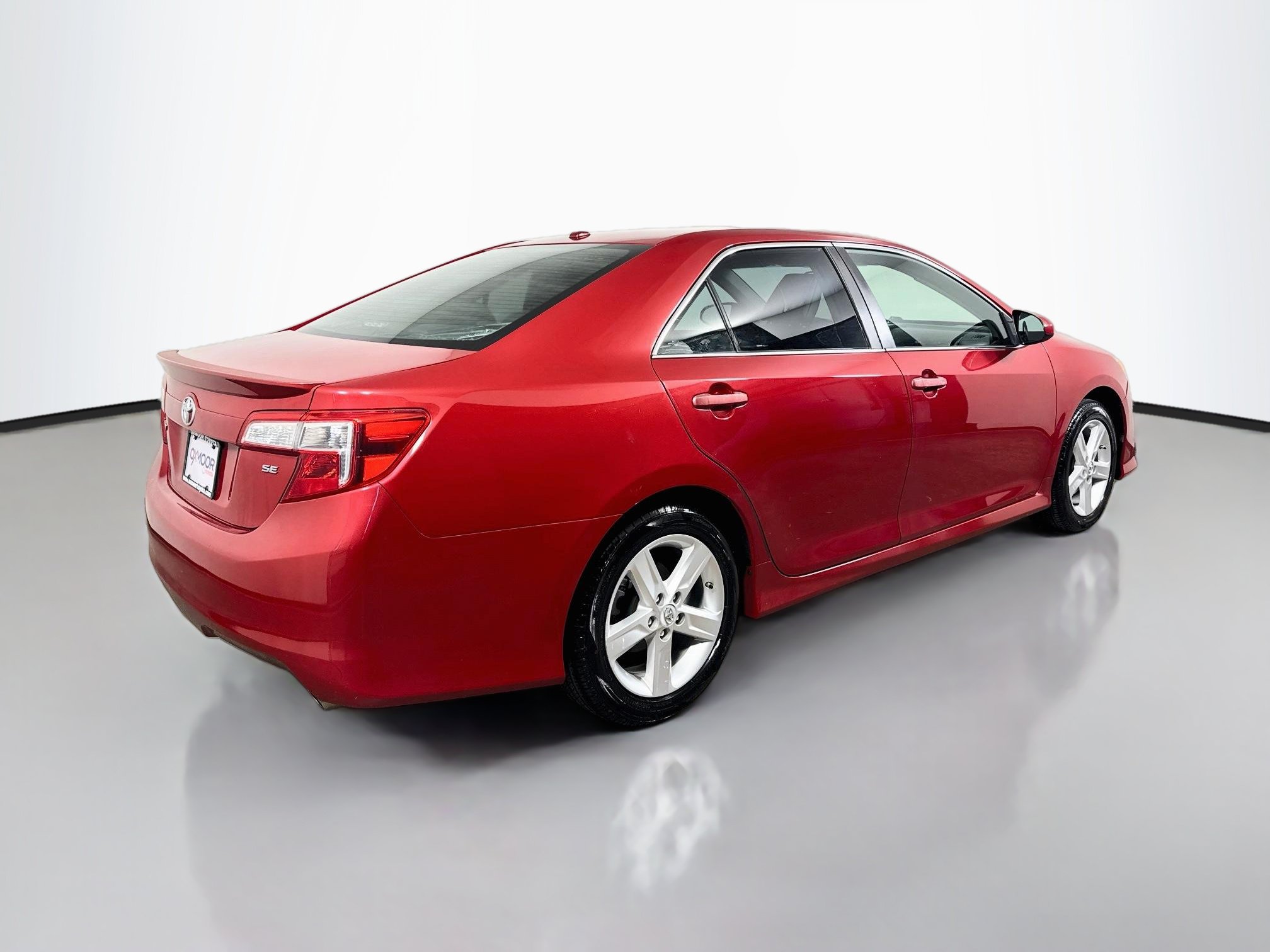 Used 2014 Toyota Camry SE w/ Leather Package FWD image 7